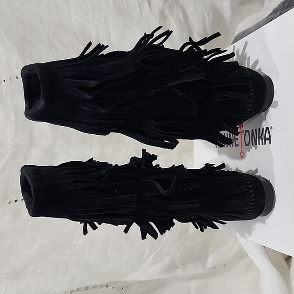 Perfect! Women's Minnetonka 3 Layer Black Fringe Boots Size 6 - Picture 3 of 5